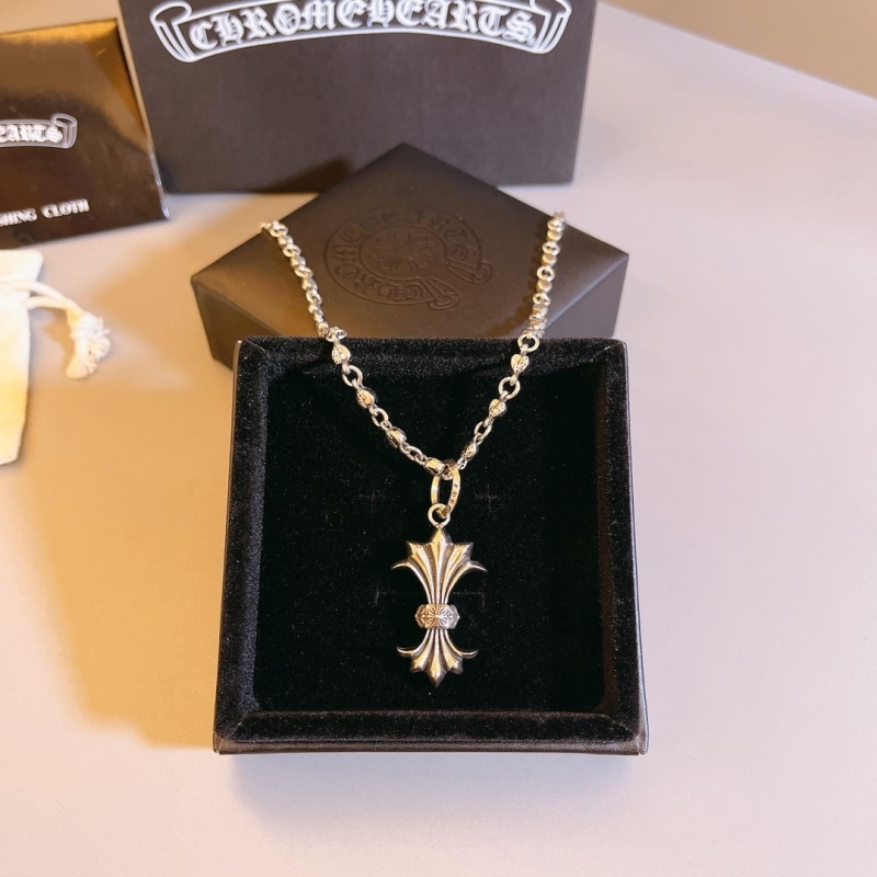 Ch**me He**ts necklaces